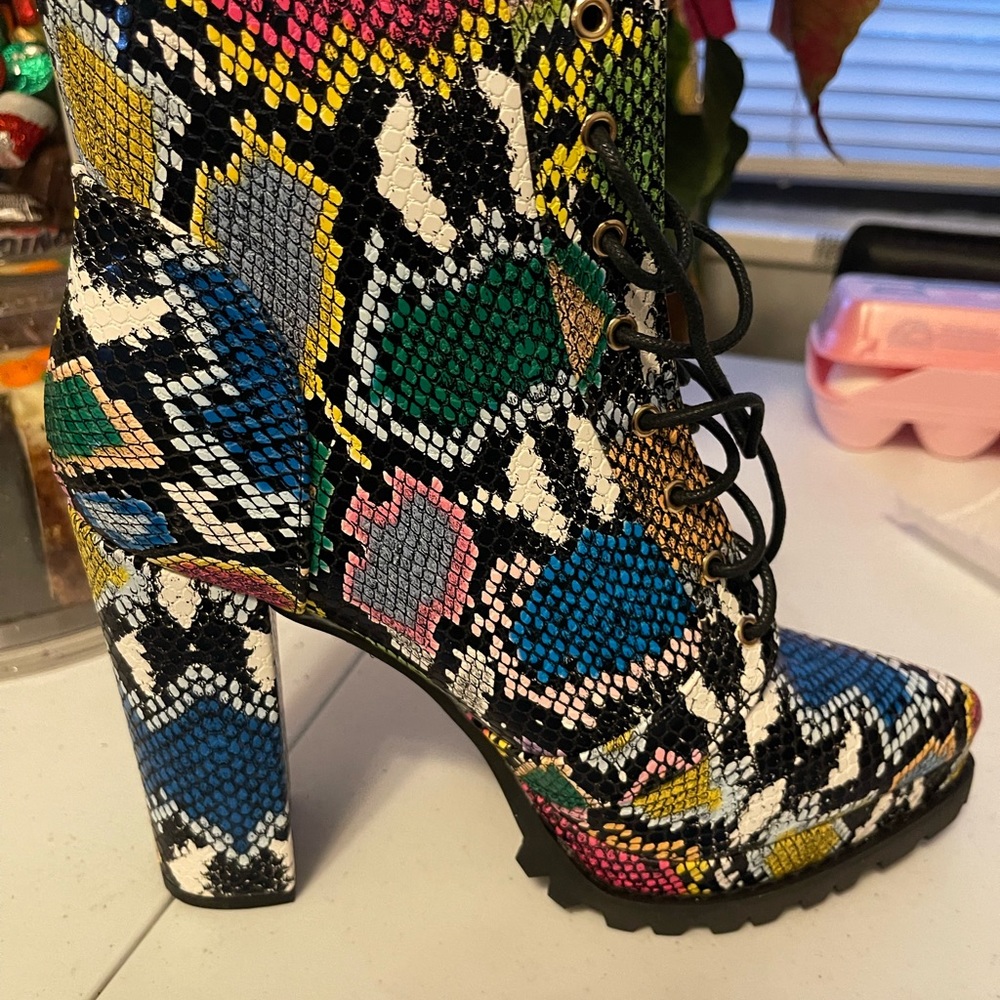 *New Multicolor Trending platform boots